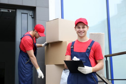 Removal truck hire service for homes in Chiswick with local moving support